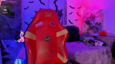 Snapshot of emma_soffia_ chatting on 10-30-25, 05:13 EMMA online show from 10-30-25, 05:13