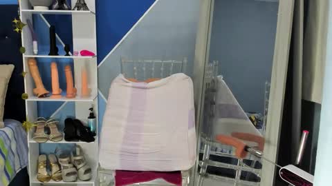 Emma Ucros online show from 12-18-25, 11:00