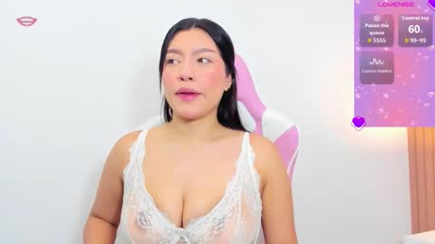 Snapshot of emma_walton_ chatting on 12-04-25, 11:52 online show from 12-04-25, 11:52