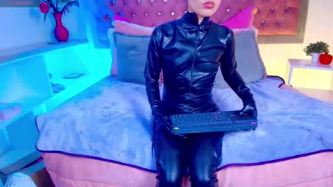 neko  online show from 11-10-25, 08:30