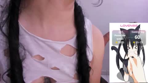 Snapshot of emma_winslows chatting on 10-11-25, 05:17 Emma online show from 10-11-25, 05:17