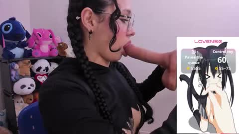 Snapshot of emma_winslows chatting on 10-12-25, 09:30 Emma online show from 10-12-25, 09:30