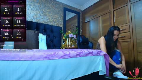 Snapshot of emma_xue chatting on 02-05-25, 01:47 Emma online show from 02-05-25, 01:47