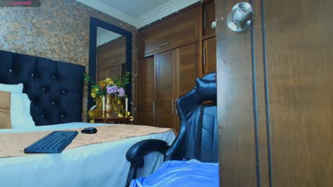 Snapshot of emma_xue chatting on 02-08-25, 07:38 Emma online show from 02-08-25, 07:38