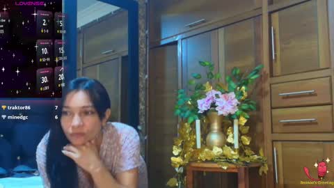 Snapshot of emma_xue chatting on 02-11-25, 09:56 Emma online show from 02-11-25, 09:56