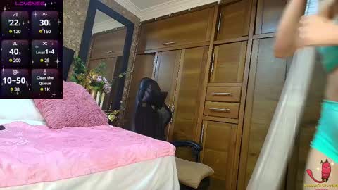 Snapshot of emma_xue chatting on 02-23-25, 01:35 Emma online show from 02-23-25, 01:35