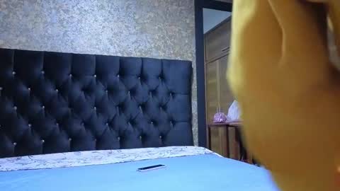 Snapshot of emma_xue chatting on 10-13-25, 10:15 Emma online show from 10-13-25, 10:15