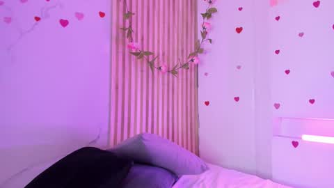 emmaclark_1 online show from 09-12-25, 08:31