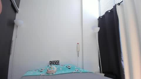 emmaclark_1 online show from 05-21-26, 07:43