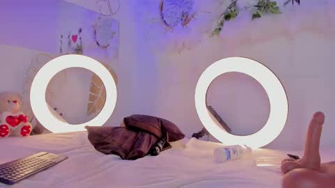 Emma Duque online show from 11-30-25, 10:58