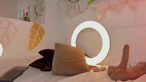 Snapshot of emmaduque chatting on 01-11-26, 10:15 Emma Duque online show from 01-11-26, 10:15