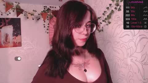 Snapshot of emmae__ chatting on 11-16-25, 12:22 Emma online show from 11-16-25, 12:22