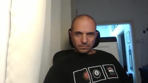 Snapshot of emmagold123 chatting on 12-18-24, 08:57 Ariel online show from 12-18-24, 08:57