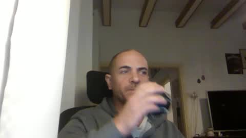 Snapshot of emmagold123 chatting on 12-19-24, 04:34 Ariel online show from 12-19-24, 04:34