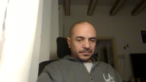 Snapshot of emmagold123 chatting on 12-30-24, 04:20 Ariel online show from 12-30-24, 04:20