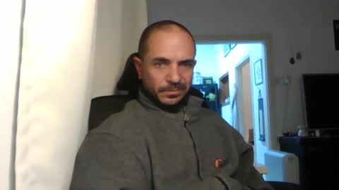 Snapshot of emmagold123 chatting on 01-05-25, 08:10 Ariel online show from 01-05-25, 08:10