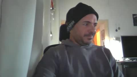 Snapshot of emmagold123 chatting on 01-27-25, 05:47 Ariel online show from 01-27-25, 05:47