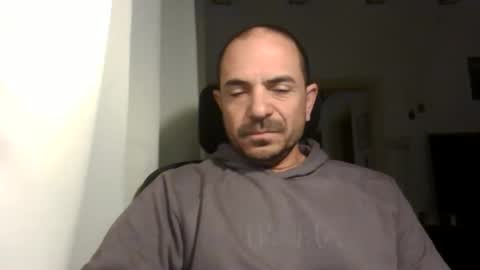 Snapshot of emmagold123 chatting on 02-10-25, 03:35 Ariel online show from 02-10-25, 03:35