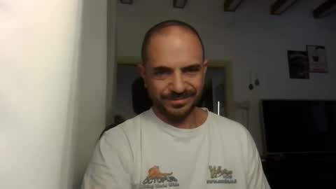 Snapshot of emmagold123 chatting on 09-11-25, 04:12 Ariel online show from 09-11-25, 04:12