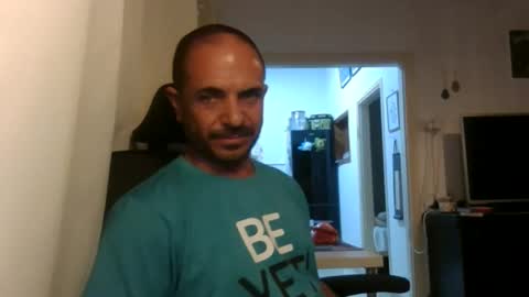 Snapshot of emmagold123 chatting on 10-05-25, 09:13 Ariel online show from 10-05-25, 09:13