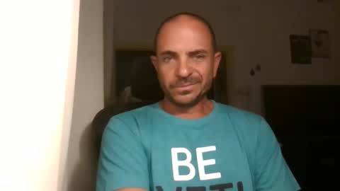 Snapshot of emmagold123 chatting on 10-19-25, 09:04 Ariel online show from 10-19-25, 09:04