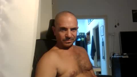 Snapshot of emmagold123 chatting on 10-31-25, 02:51 Ariel online show from 10-31-25, 02:51