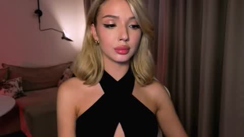 Snapshot of emmakeam_ chatting on 03-15-26, 05:19 Emma online show from 03-15-26, 05:19