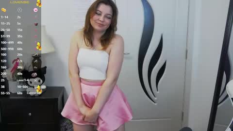 Snapshot of emmamoore12 chatting on 05-03-26, 06:03 Emma online show from 05-03-26, 06:03