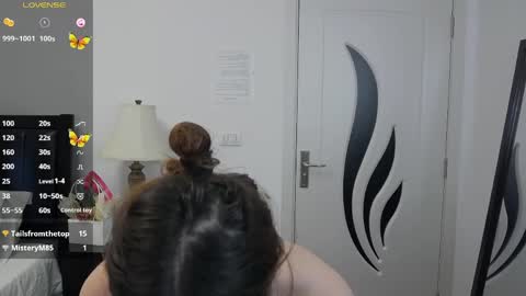 Snapshot of emmamoore12 chatting on 05-16-26, 06:07 Emma online show from 05-16-26, 06:07