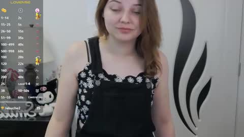 Snapshot of emmamoore12 chatting on 05-27-26, 04:26 Emma online show from 05-27-26, 04:26