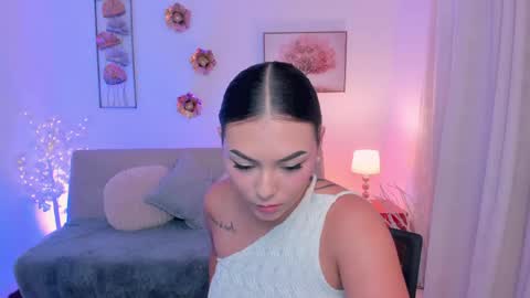 EMMA  online show from 05-25-26, 07:31