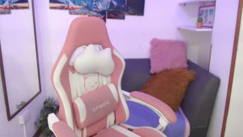 Emma  online show from 12-20-24, 11:16