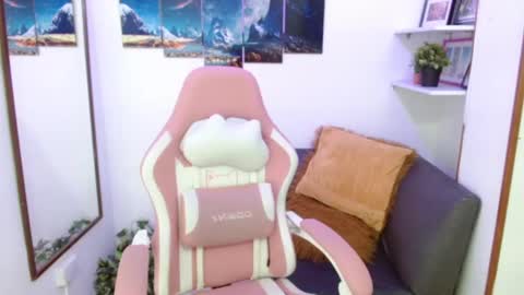 Emma  online show from 03-05-25, 01:21