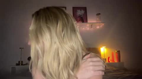 emmaonlyx1 online show from 05-18-26, 04:07