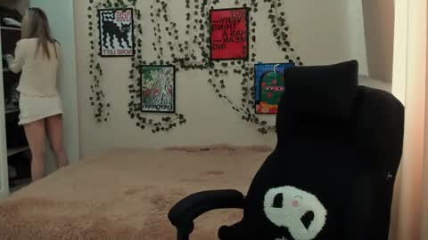 Emma online show from 07-30-26, 12:15
