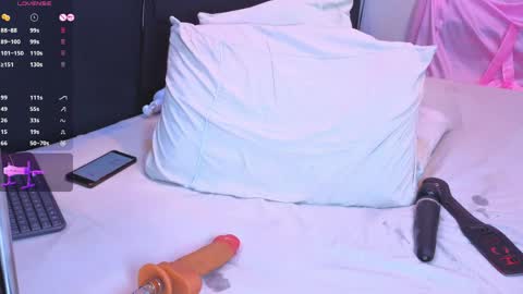 emmarouss1 online show from 04-01-26, 01:41