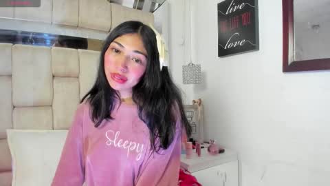 Snapshot of emmaskinny_ chatting on 01-08-26, 08:55 Emma online show from 01-08-26, 08:55