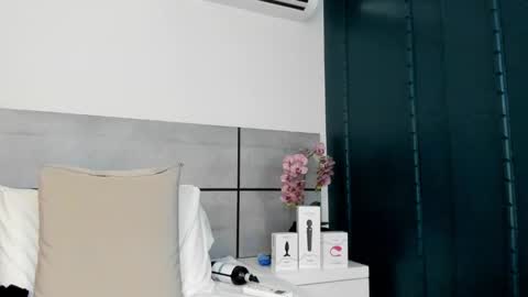  Emma  online show from 02-19-25, 05:27