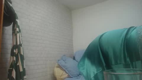 emmasquirt69 online show from 12-22-25, 10:23