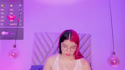 Snapshot of emmaswift1 chatting on 01-08-26, 04:04 Emma online show from 01-08-26, 04:04