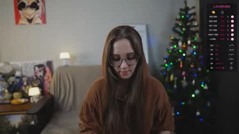 Snapshot of emmatiny chatting on 12-17-25, 09:59 Mia online show from 12-17-25, 09:59