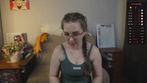 Snapshot of emmatiny chatting on 02-01-26, 07:12 Mia online show from 02-01-26, 07:12