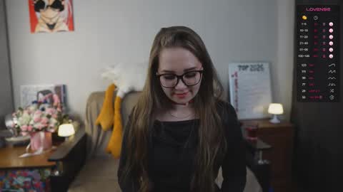 Snapshot of emmatiny chatting on 02-14-26, 08:05 Mia online show from 02-14-26, 08:05