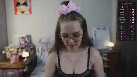 Snapshot of emmatiny chatting on 02-28-26, 01:45 Mia online show from 02-28-26, 01:45