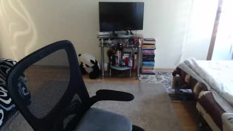 Snapshot of emmatoo95 chatting on 10-13-25, 01:33 Emmatoo online show from 10-13-25, 01:33