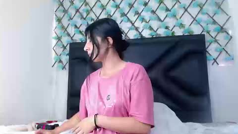 Snapshot of emmawillliams chatting on 01-06-26, 04:00 Emma online show from 01-06-26, 04:00