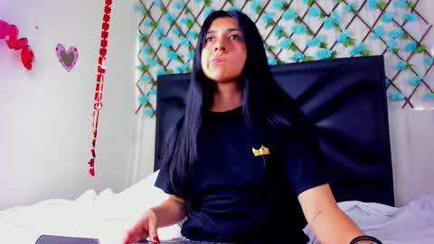 Snapshot of emmawillliams chatting on 02-22-26, 06:28 Emma online show from 02-22-26, 06:28