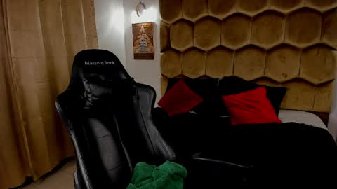 Snapshot of emmet_collinsjs chatting on 03-28-26, 02:05 EMMETT COLLINS online show from 03-28-26, 02:05