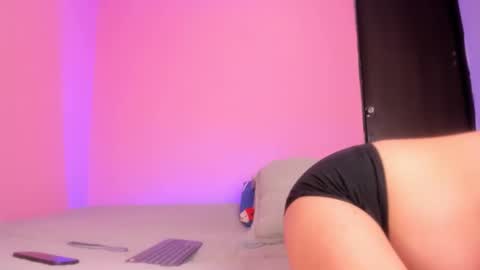 Snapshot of emmi_00 chatting on 12-04-25, 03:38 Emmi online show from 12-04-25, 03:38