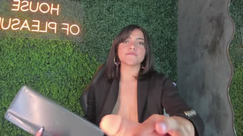 Snapshot of emmiily_z chatting on 01-23-25, 02:02 Emmiily online show from 01-23-25, 02:02